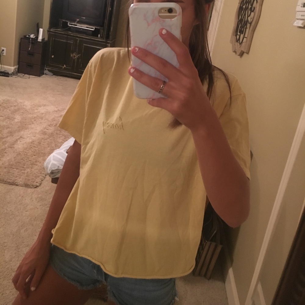 Brandy Melville Hunny cropped shirt